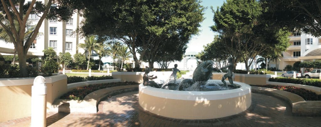 (No.1) Manatee_Fountain